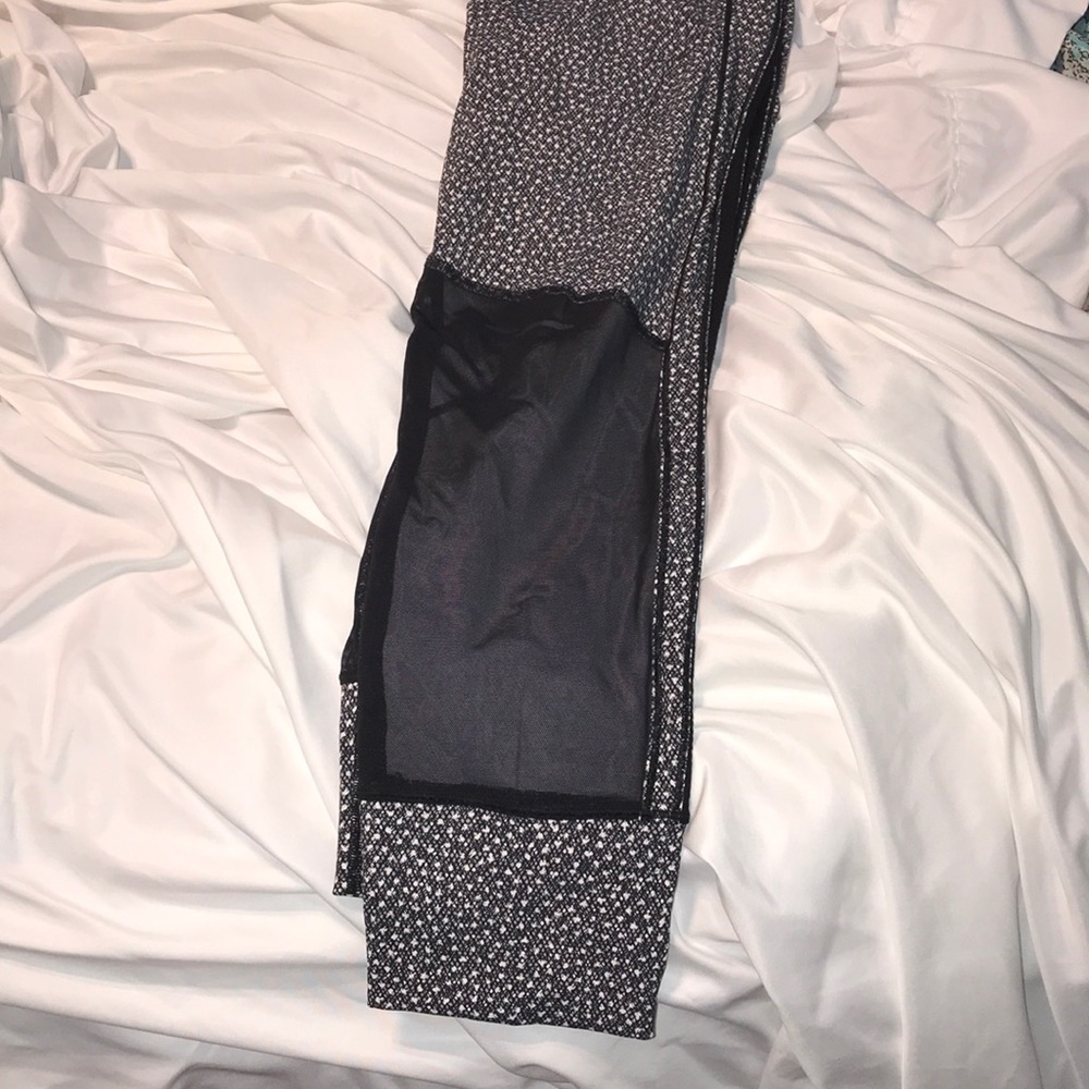 Lululemon - Picture 3 of 3
